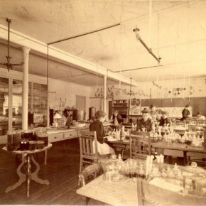 Students working in Vassar Brothers lab (c. 1890)