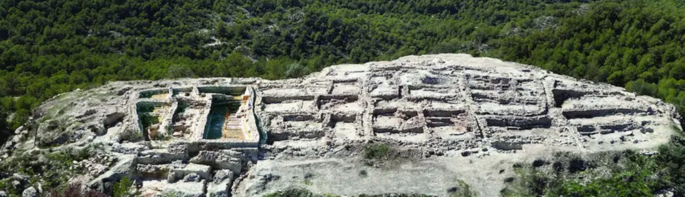 Figure 1. Aerial view of the remains of La Almoloya where the El Argar lived and where grave 38 was found. Photograph by the Universitat Autònoma de Barcelona.